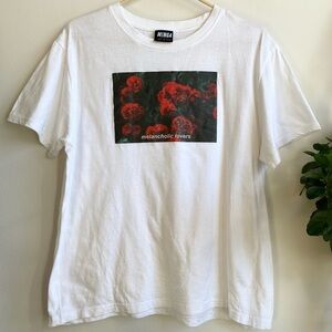 Minga White Graphic T-Shirt with Red Floral Design
